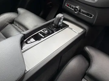 VOLVO XC90 T8 AWD Recharge Plug-In Hybrid Expression