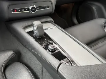 VOLVO XC90 T8 AWD Recharge Plug-In Hybrid Expression