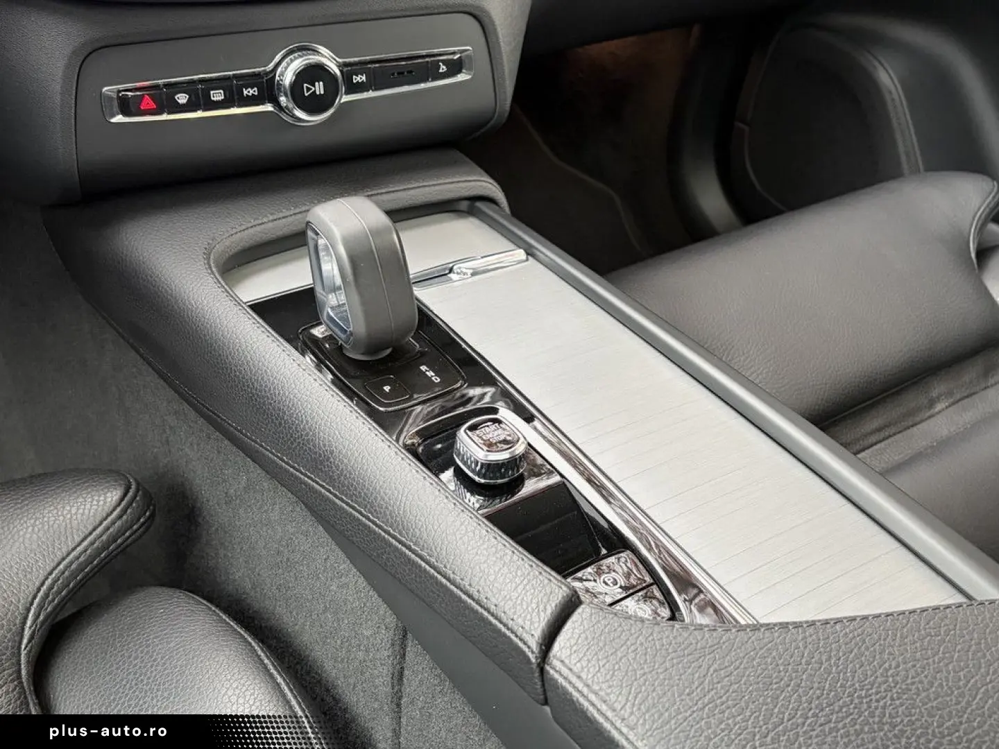 VOLVO XC90 T8 AWD Recharge Plug-In Hybrid Expression