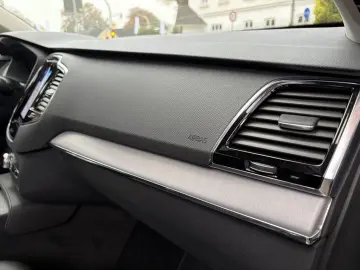 VOLVO XC90 T8 AWD Recharge Plug-In Hybrid Expression