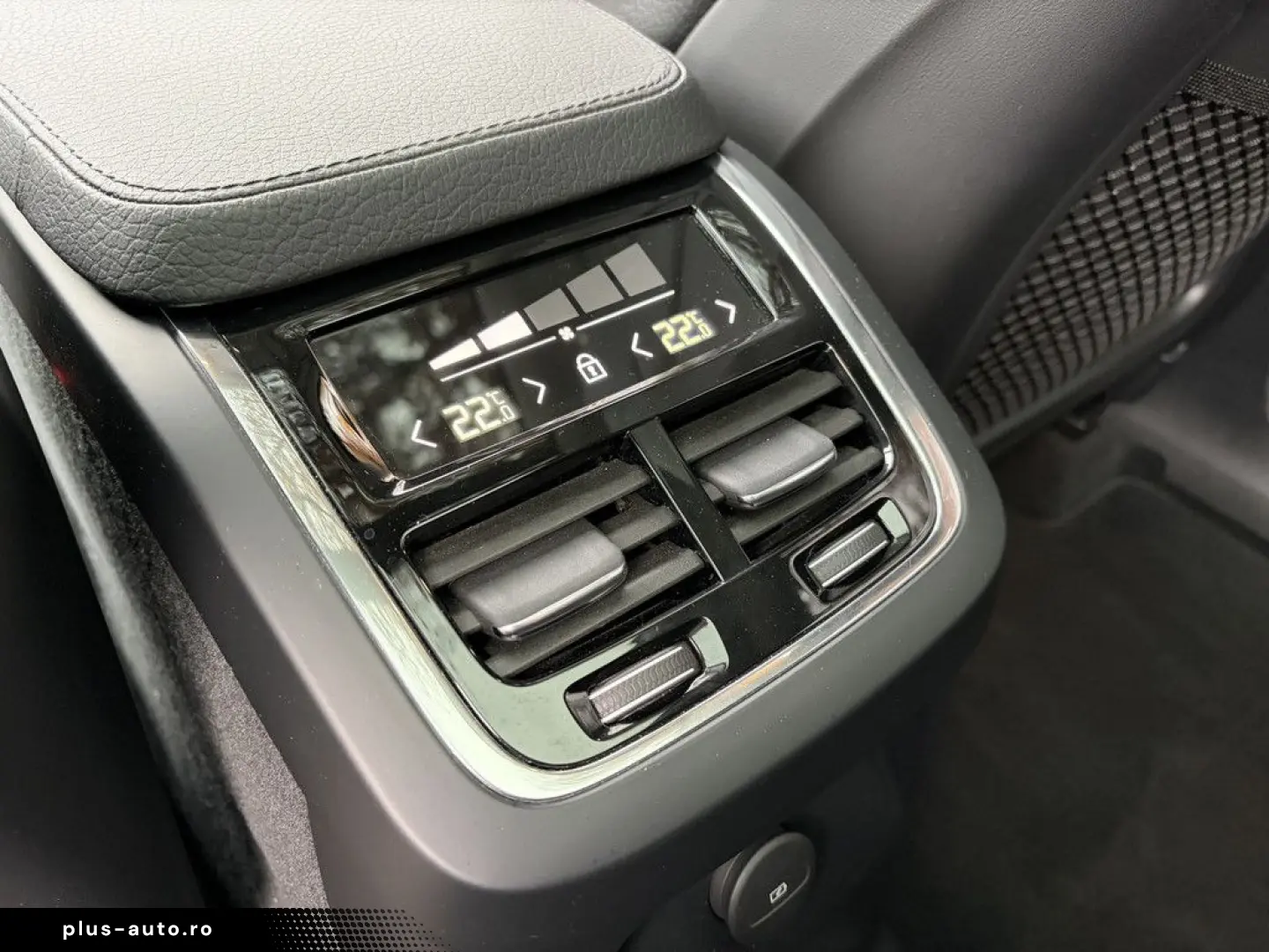 VOLVO XC90 T8 AWD Recharge Plug-In Hybrid Expression