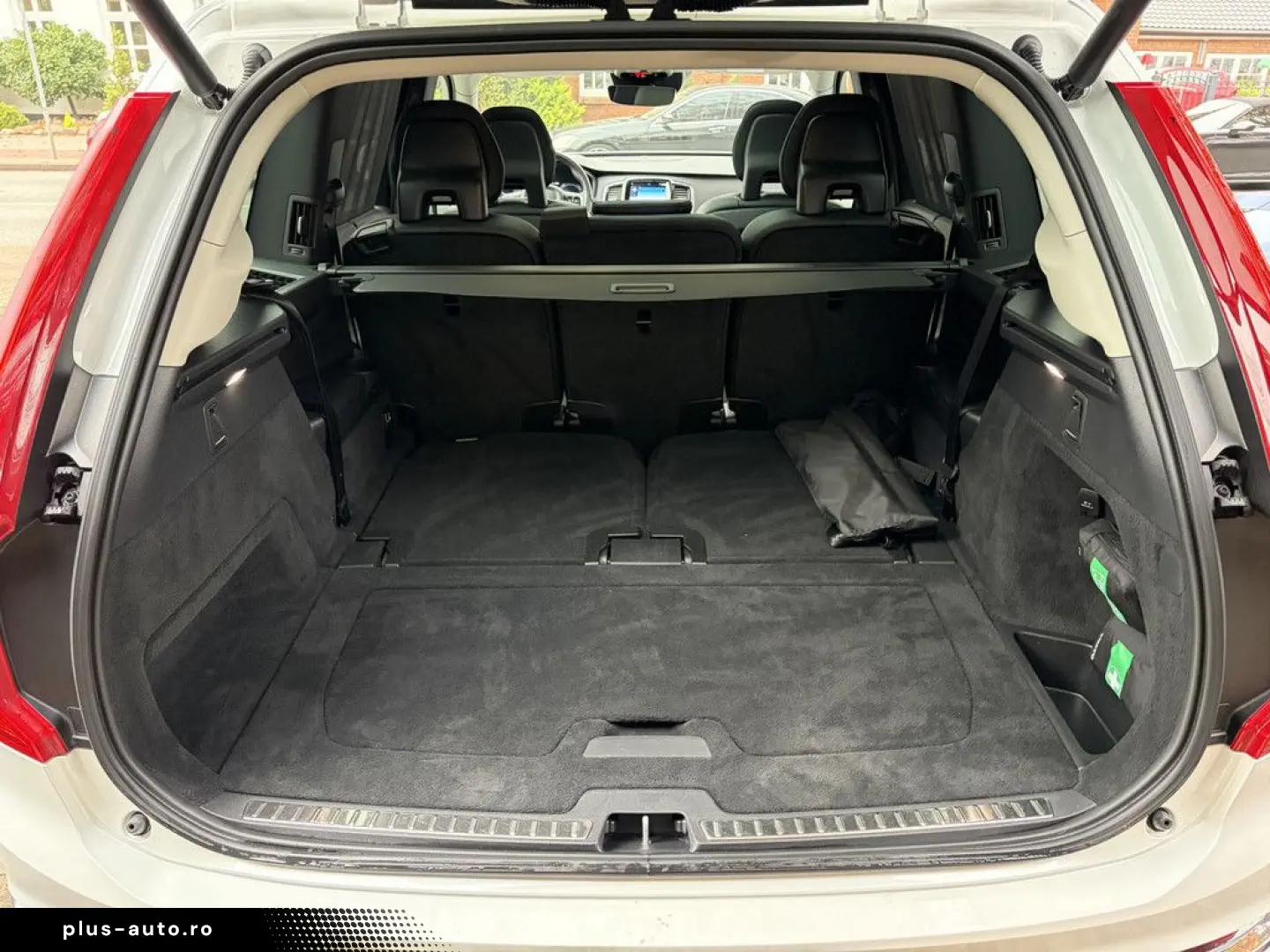 VOLVO XC90 T8 AWD Recharge Plug-In Hybrid Expression