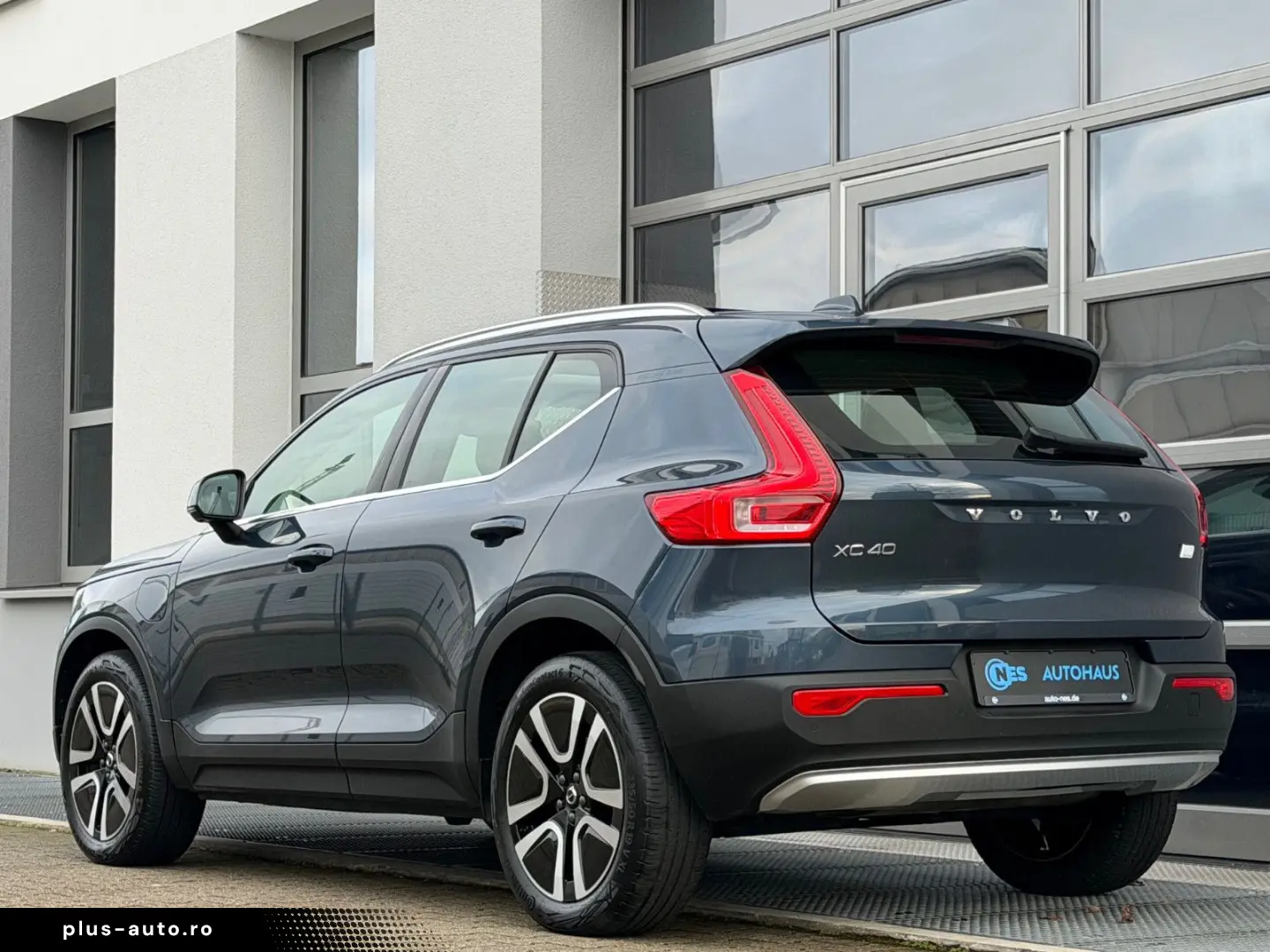 VOLVO XC40 T5 INSCRIPTION ACC PANO 360 LEDER HARMAN 19