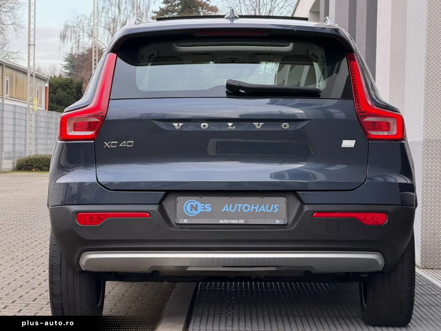 VOLVO XC40 T5 INSCRIPTION ACC PANO 360 LEDER HARMAN 19