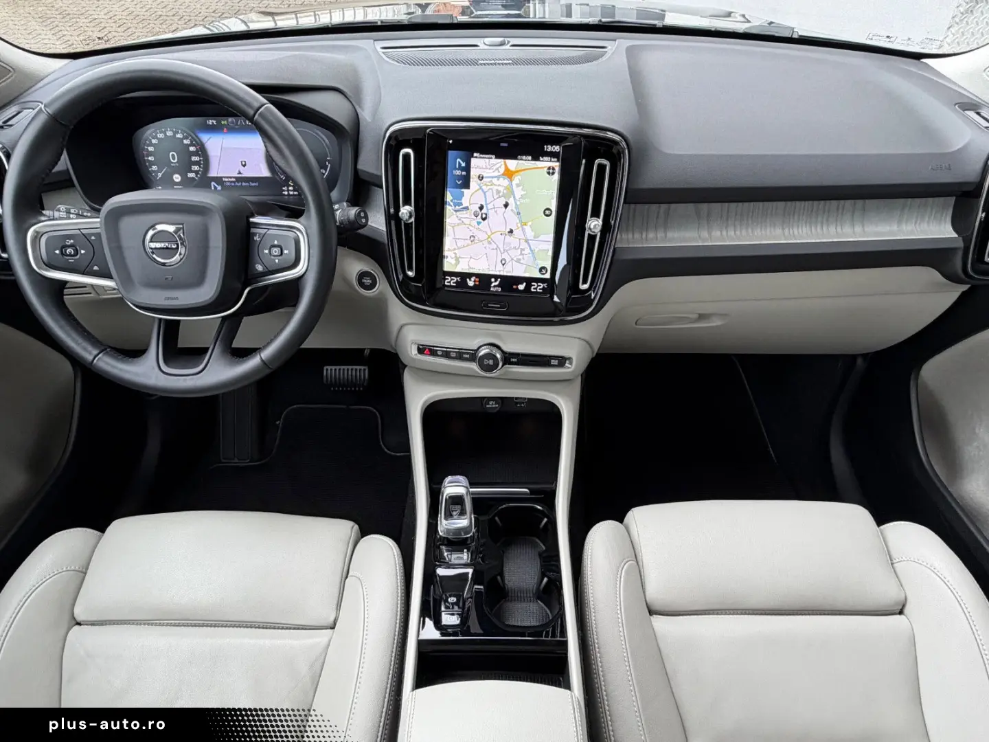 VOLVO XC40 T5 INSCRIPTION ACC PANO 360 LEDER HARMAN 19