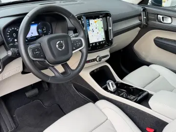 VOLVO XC40 T5 INSCRIPTION ACC PANO 360 LEDER HARMAN 19