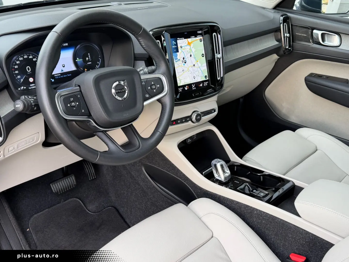 VOLVO XC40 T5 INSCRIPTION ACC PANO 360 LEDER HARMAN 19