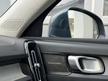 VOLVO XC40 T5 INSCRIPTION ACC PANO 360 LEDER HARMAN 19