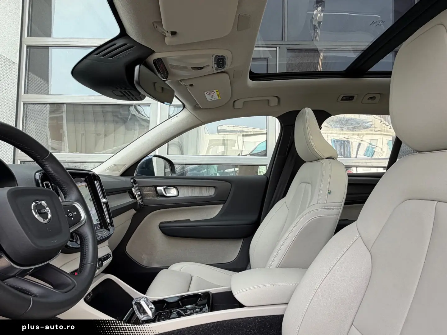 VOLVO XC40 T5 INSCRIPTION ACC PANO 360 LEDER HARMAN 19