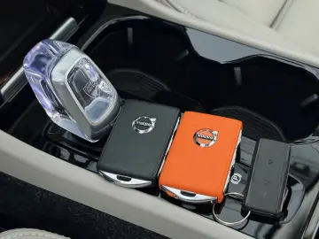 VOLVO XC40 T5 INSCRIPTION ACC PANO 360 LEDER HARMAN 19