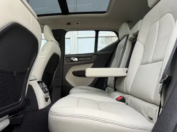 VOLVO XC40 T5 INSCRIPTION ACC PANO 360 LEDER HARMAN 19