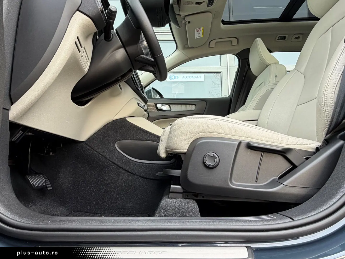 VOLVO XC40 T5 INSCRIPTION ACC PANO 360 LEDER HARMAN 19