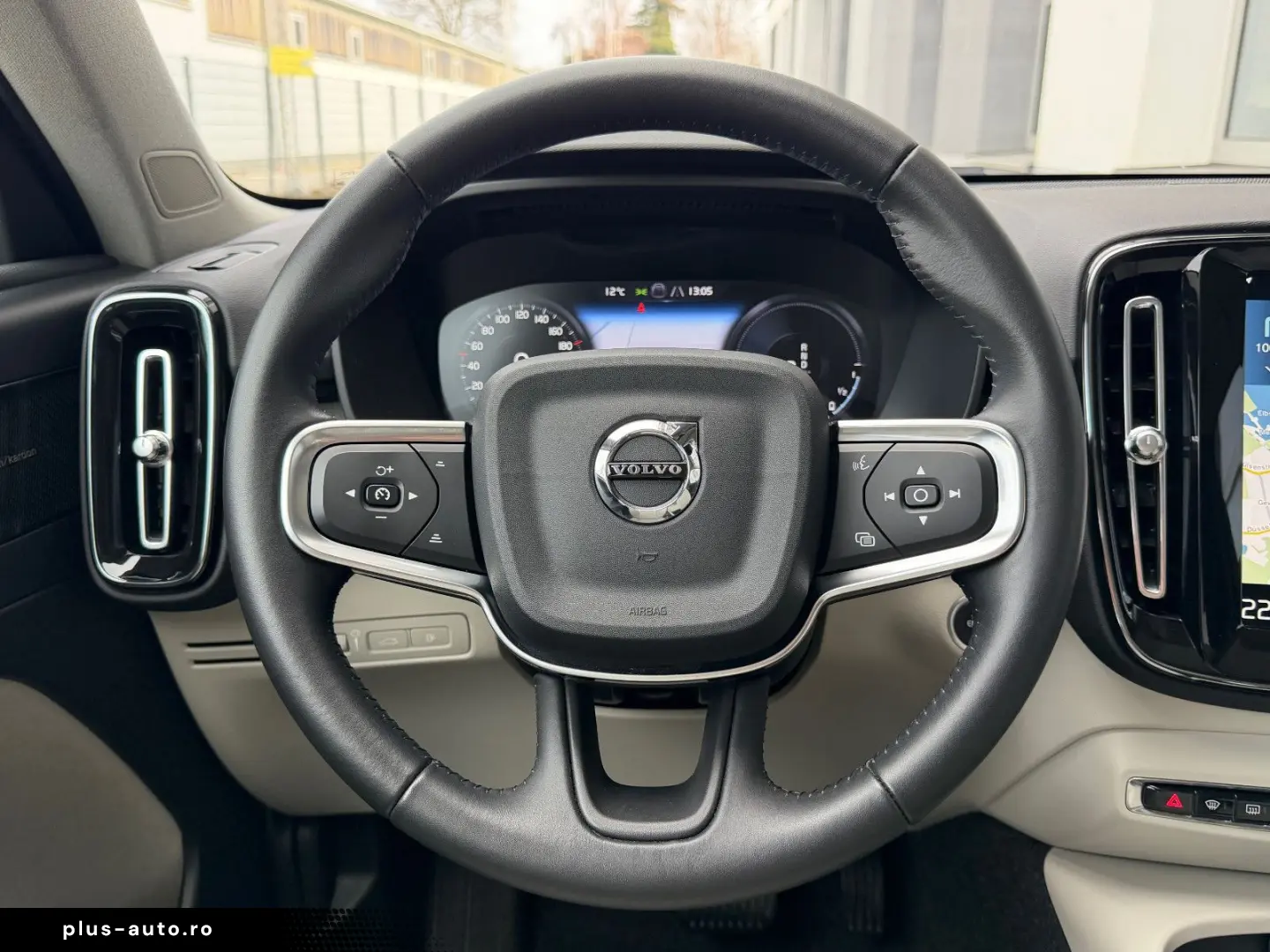 VOLVO XC40 T5 INSCRIPTION ACC PANO 360 LEDER HARMAN 19