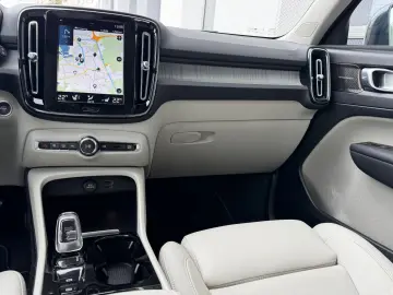VOLVO XC40 T5 INSCRIPTION ACC PANO 360 LEDER HARMAN 19