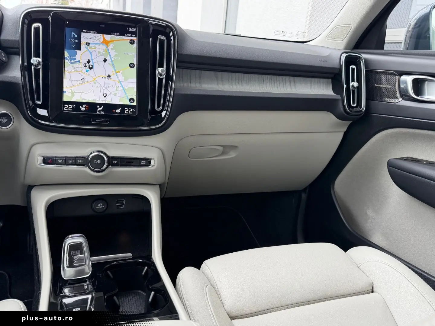 VOLVO XC40 T5 INSCRIPTION ACC PANO 360 LEDER HARMAN 19