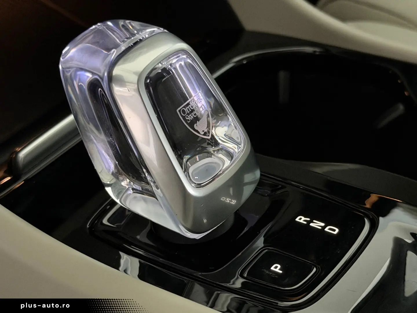 VOLVO XC40 T5 INSCRIPTION ACC PANO 360 LEDER HARMAN 19