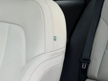 VOLVO XC40 T5 INSCRIPTION ACC PANO 360 LEDER HARMAN 19