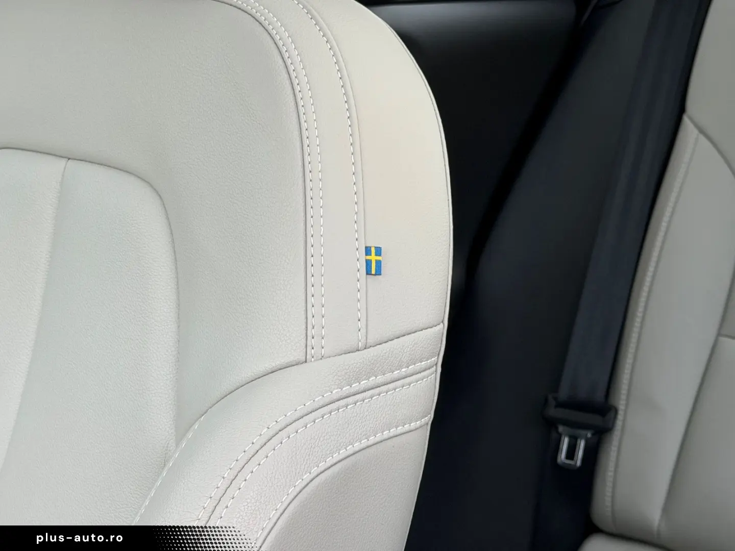 VOLVO XC40 T5 INSCRIPTION ACC PANO 360 LEDER HARMAN 19