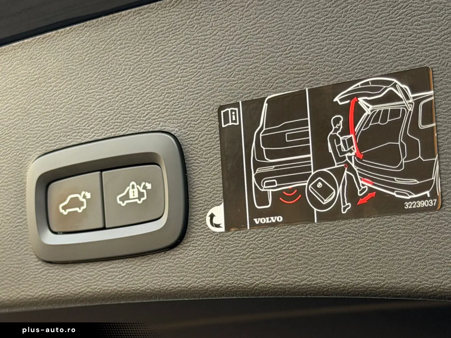 VOLVO XC40 T5 INSCRIPTION ACC PANO 360 LEDER HARMAN 19