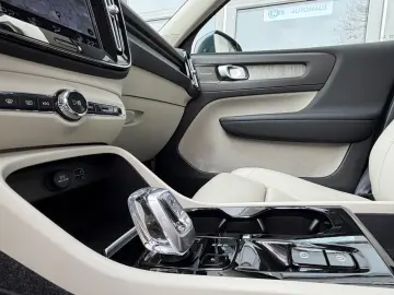 VOLVO XC40 T5 INSCRIPTION ACC PANO 360 LEDER HARMAN 19