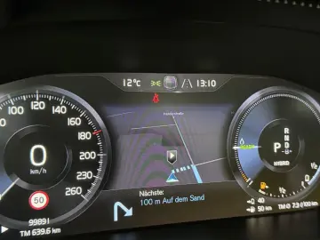 VOLVO XC40 T5 INSCRIPTION ACC PANO 360 LEDER HARMAN 19