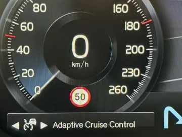 VOLVO XC40 T5 INSCRIPTION ACC PANO 360 LEDER HARMAN 19