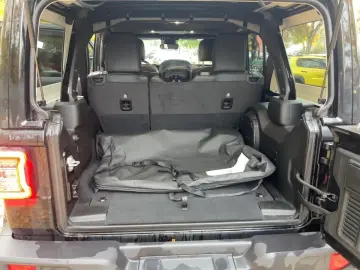 JEEP Wrangler Sahara 2.0l T-GDI 272PS ACC LED