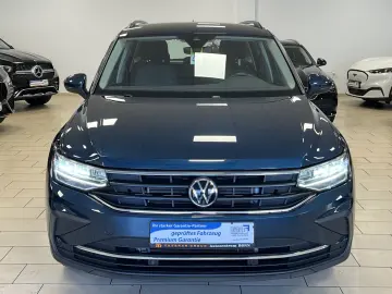 VW Tiguan Life Navi LED R-Cam ACC clima pe 3 zone