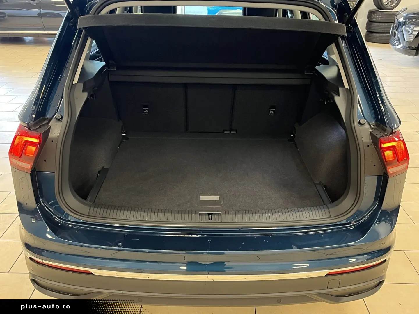 VW Tiguan Life Navi LED R-Cam ACC clima pe 3 zone