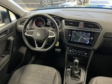 VW Tiguan Life Navi LED R-Cam ACC clima pe 3 zone