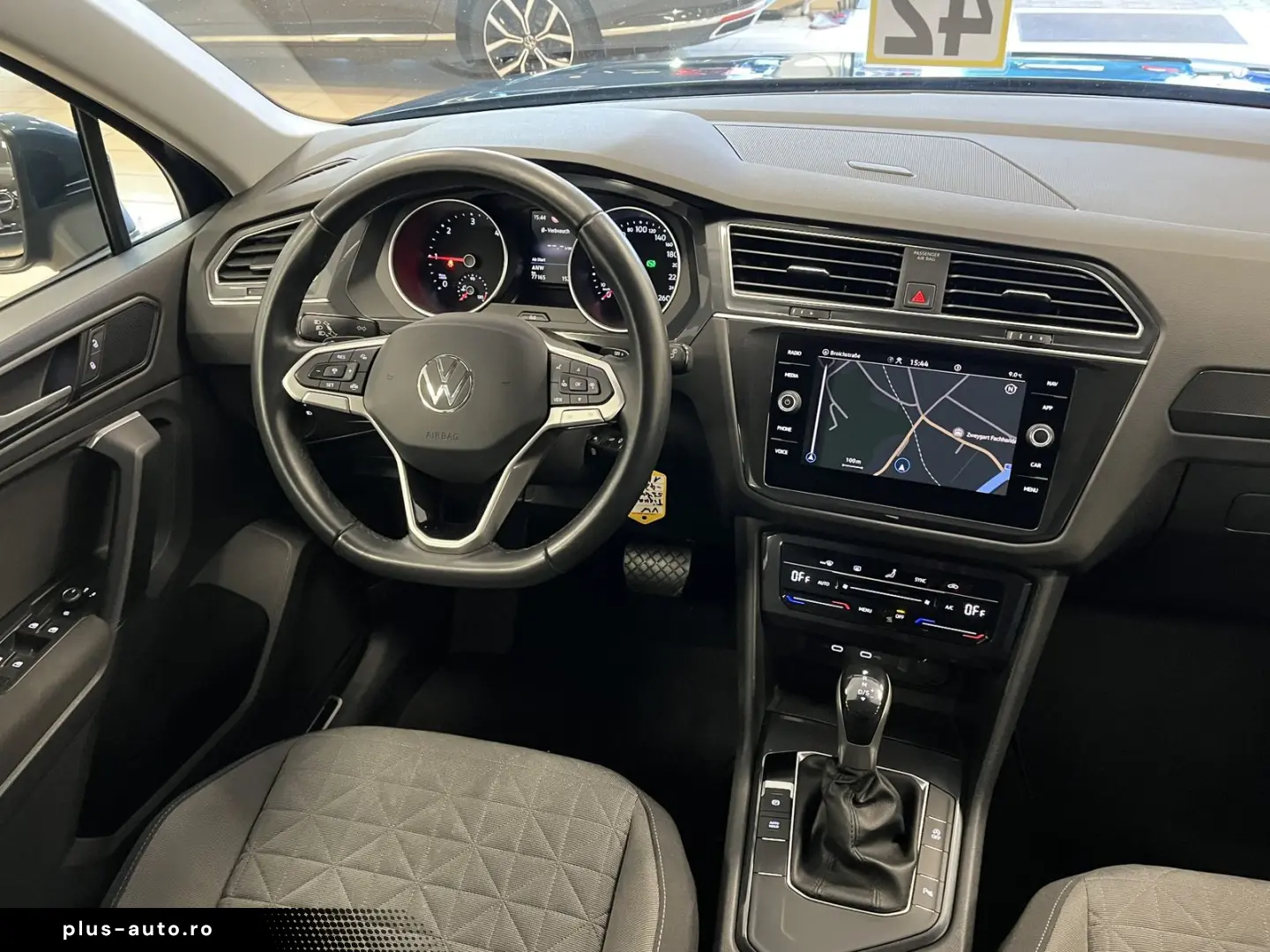 VW Tiguan Life Navi LED R-Cam ACC clima pe 3 zone