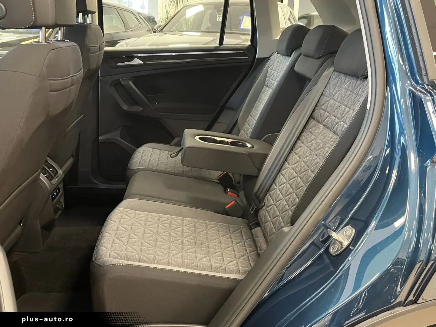 VW Tiguan Life Navi LED R-Cam ACC clima pe 3 zone