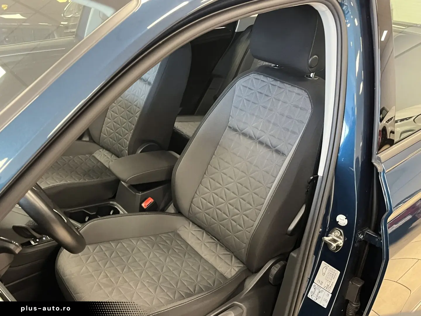 VW Tiguan Life Navi LED R-Cam ACC clima pe 3 zone