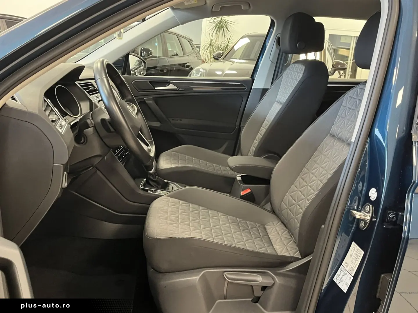 VW Tiguan Life Navi LED R-Cam ACC clima pe 3 zone