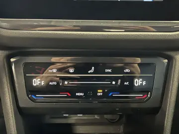 VW Tiguan Life Navi LED R-Cam ACC clima pe 3 zone