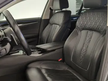 BMW 530e xDrive Lim Navi Laser HuD KomfZg PA WLAN La