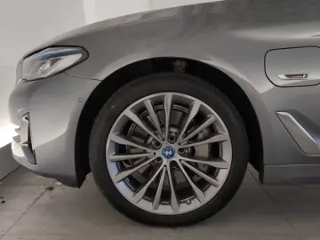 BMW 530e xDrive Lim Navi Laser HuD KomfZg PA WLAN La