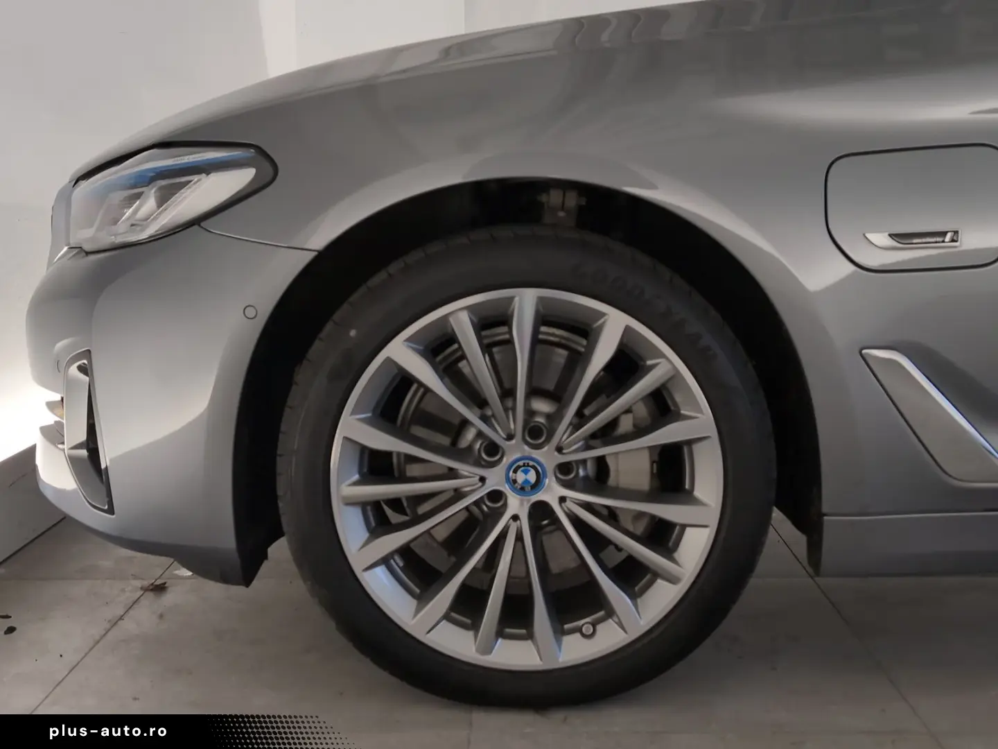 BMW 530e xDrive Lim Navi Laser HuD KomfZg PA WLAN La