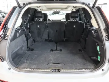 Volvo XC90 T8 AWD Recharge Reskin Ultra Dark