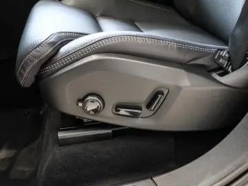 Volvo XC90 T8 AWD Recharge Reskin Ultra Dark