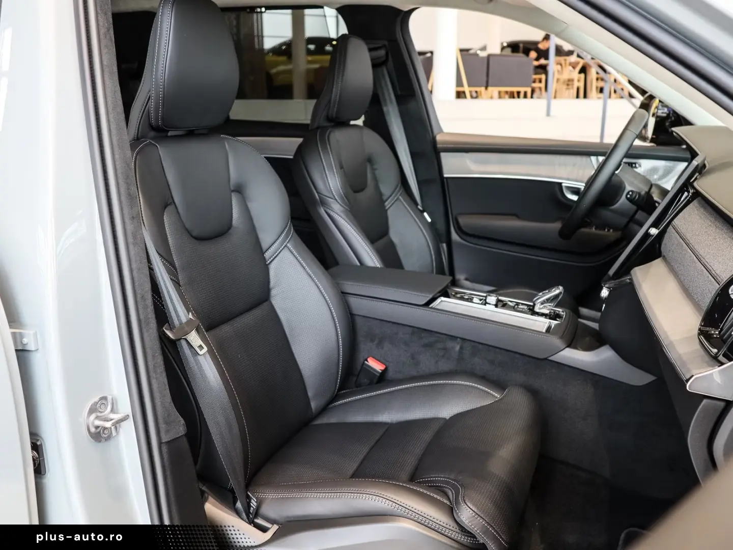 Volvo XC90 T8 AWD Recharge Reskin Ultra Dark