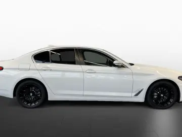 BMW 530iA xDrive LIM LASER HUD MEMORY KAMERA SHZ PDC
