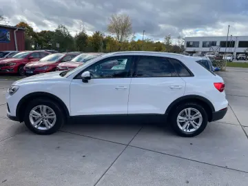 AUDI Q3 35  2 0 TDI Automatik Navi Faruri LED