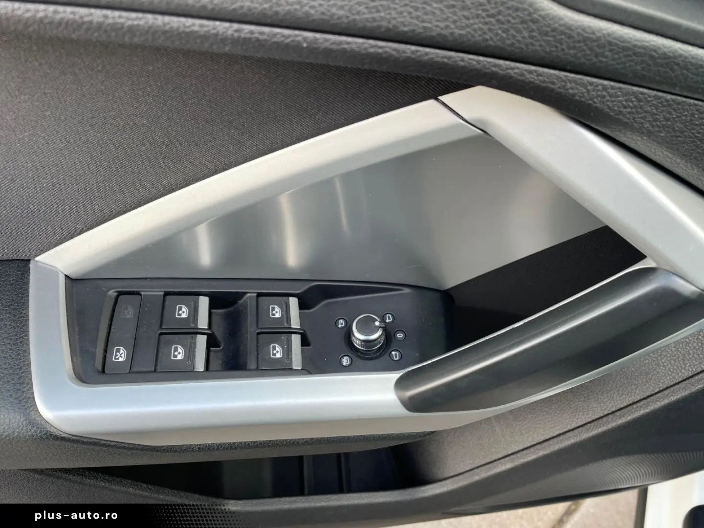AUDI Q3 35  2 0 TDI Automatik Navi Faruri LED