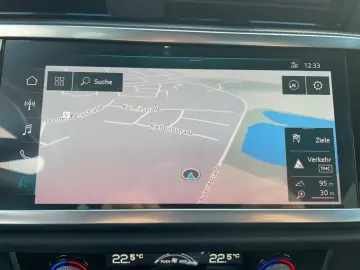 AUDI Q3 35  2 0 TDI Automatik Navi Faruri LED