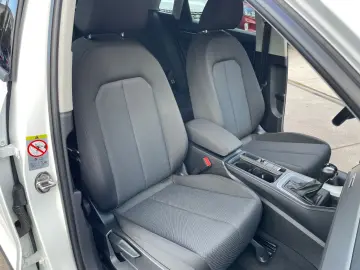 AUDI Q3 35  2 0 TDI Automatik Navi Faruri LED