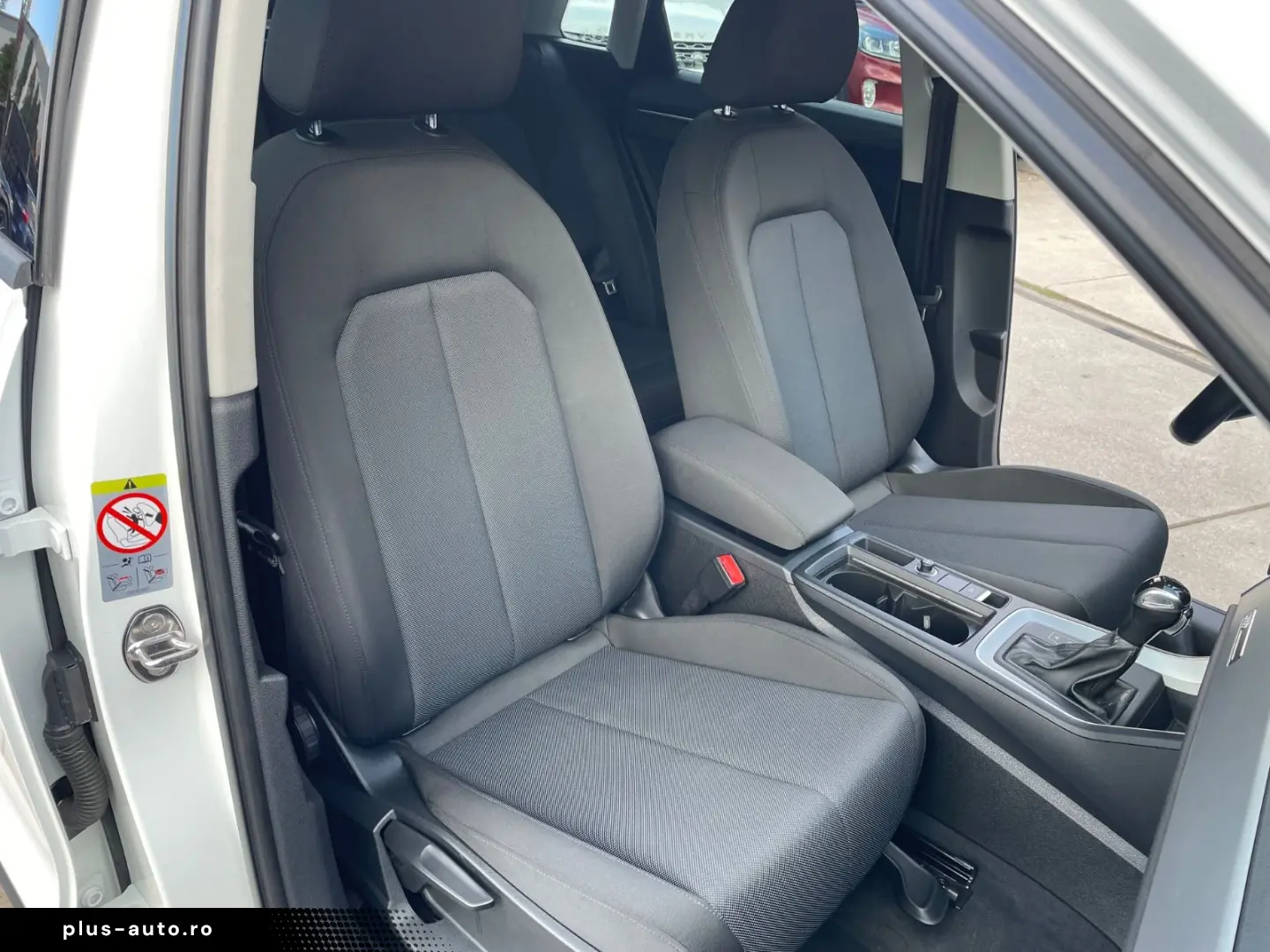 AUDI Q3 35  2 0 TDI Automatik Navi Faruri LED