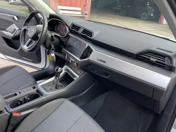 AUDI Q3 35  2 0 TDI Automatik Navi Faruri LED