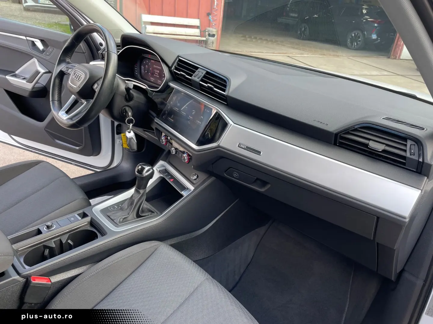 AUDI Q3 35  2 0 TDI Automatik Navi Faruri LED