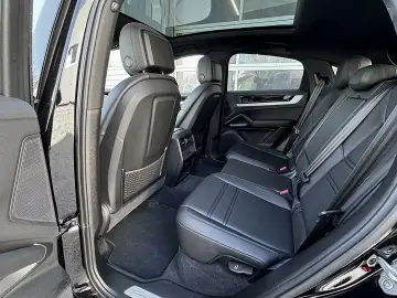 Cayenne Coupe E-Hybrid  Rear Steer.  Air Susp.  360 Winter